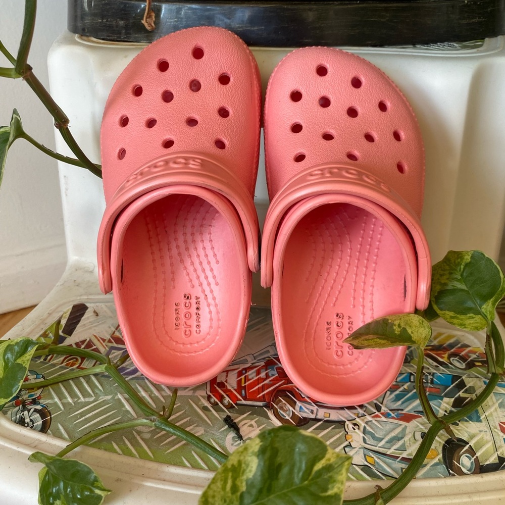 Pink crocs - Picture 2 of 3